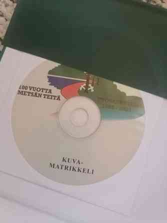 Tuomarniemen metsäoppilaitoksen historiasta kertovat kirjat Kyyjärvi