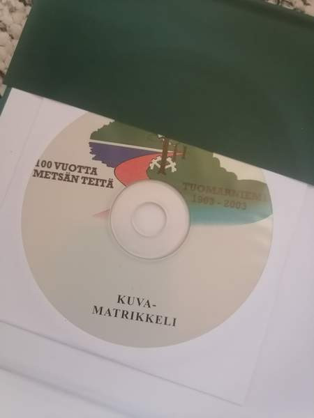 Tuomarniemen metsäoppilaitoksen historiasta kertovat kirjat Kyyjärvi – foto 3