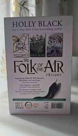 Myydään Folk of Air kirjasetti Tampere