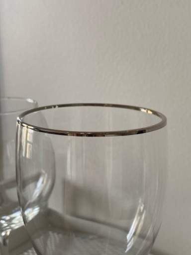 Kaksi isoa viinilasia/jalkalasia Rovaniemi - valokuva 3