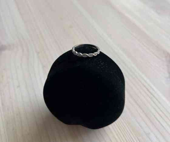 Valkokultainen timanttisormus Tampere