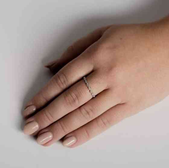 Valkokultainen timanttisormus Tampere