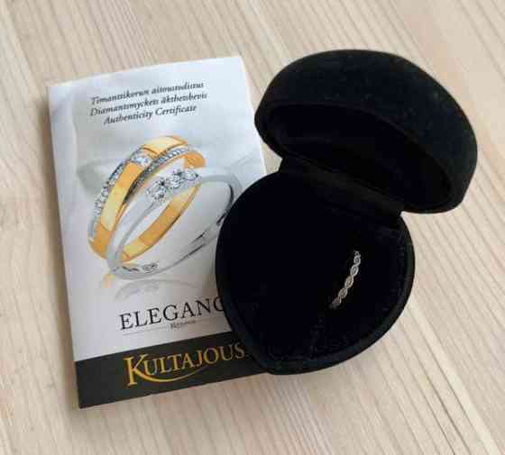 Valkokultainen timanttisormus Tampere