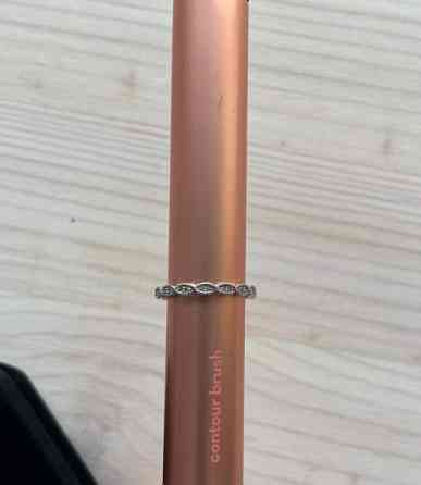 Valkokultainen timanttisormus Tampere