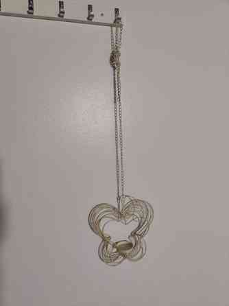 roikkuva metallinen koriste Tampere