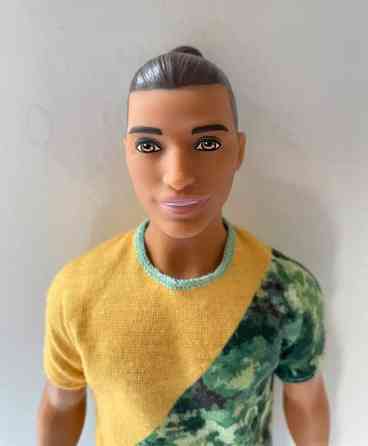 Barbie nukke Ken Fashionistas ( tummahiuksinen ) Turku