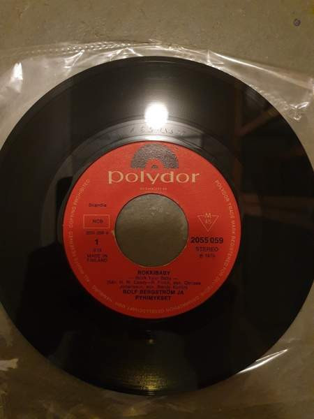 7" ROLF BERGSTRÖM & Pyhimykset - Rokkibaby - single 1975 Tampere – foto 1