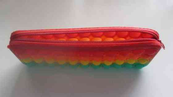 Pieni muovinen penaali / pussukka Espoo