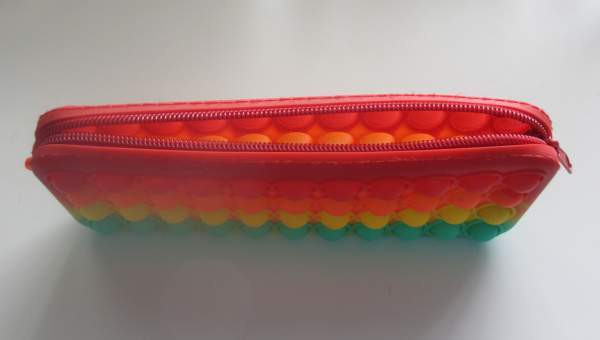 Pieni muovinen penaali / pussukka Espoo – foto 2