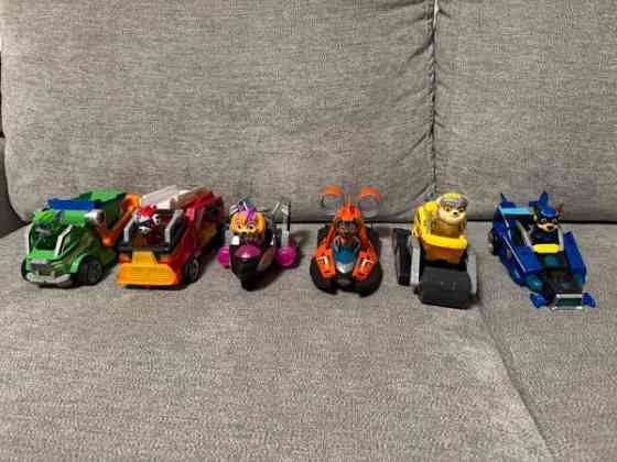 Ryhmä Hau pennut ajoneuvoineen Tampere