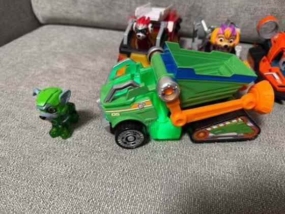 Ryhmä Hau pennut ajoneuvoineen Tampere