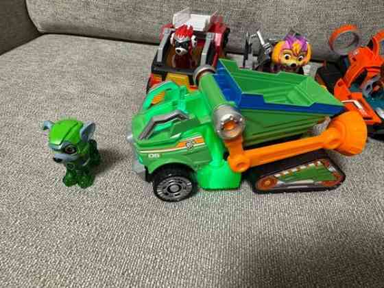 Ryhmä Hau pennut ajoneuvoineen Tampere