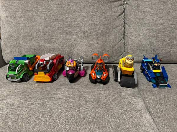 Ryhmä Hau pennut ajoneuvoineen Tampere - valokuva 4