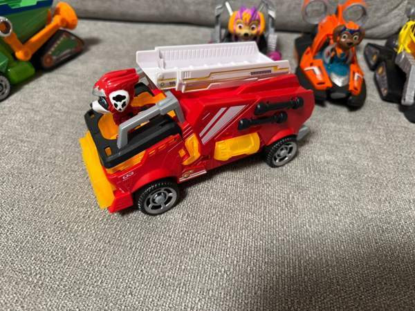 Ryhmä Hau pennut ajoneuvoineen Tampere - valokuva 2