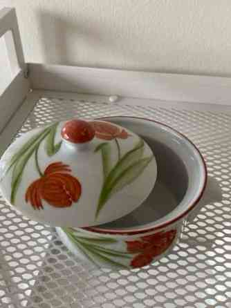 Posliininen käsinmaalattu rasia Rovaniemi