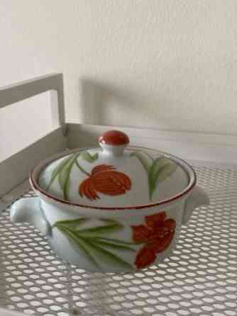 Posliininen käsinmaalattu rasia Rovaniemi