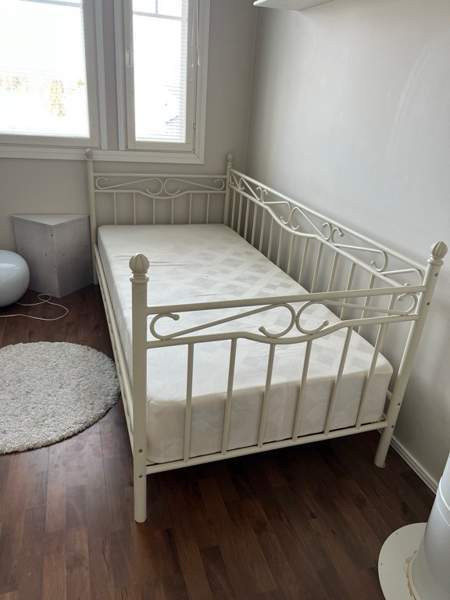 myydään kaksi 90cm sänkyä Lohja - valokuva 2