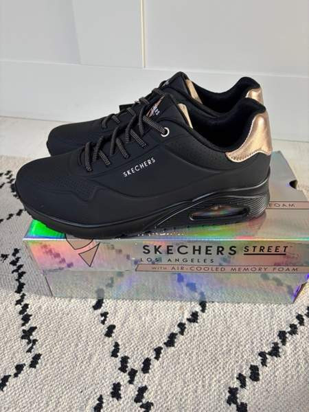 Uudet Skechers Uno Shimmer Away -kengät Turku - valokuva 1