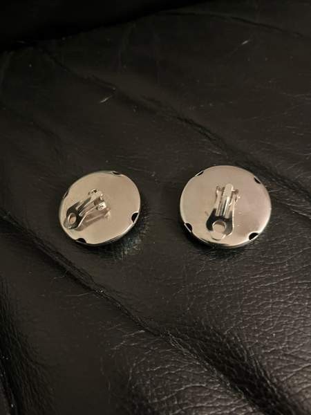 Hopeanväriset Nappikorvakorut Kemi - valokuva 2