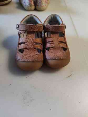 Kickers paljasjalkakengät koko 22 Lieto