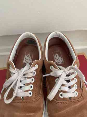 Vans (41, mokkanahkaa) Espoo