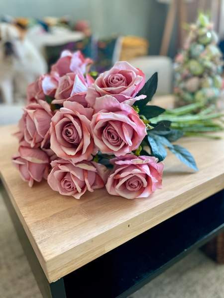 Iso kimppu vaalean roosan sävyisiä ruusuja Lahti - valokuva 3