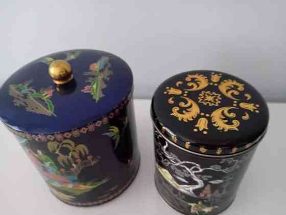 Vanhat englantilaiset peltipurkit Helsinki