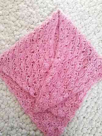 Pinkin värinen pörrö hartiahuivi Jyvaeskylae