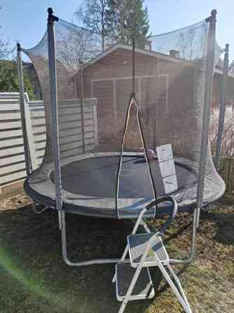 Trampoliini suojaverkolla Kerava