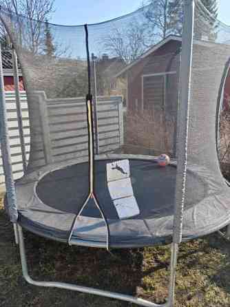 Trampoliini suojaverkolla Kerava