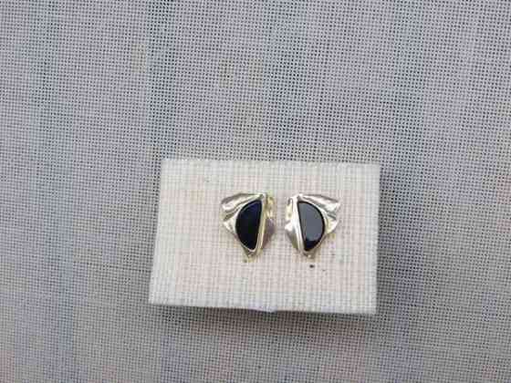 Hopeiset Spektroliitti-korvakorut Vantaa