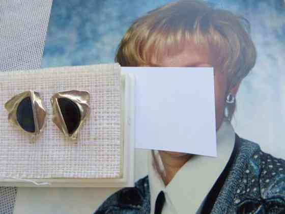 Hopeiset Spektroliitti-korvakorut Vantaa