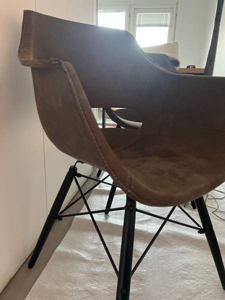 Kaksi ruokapenkkiä myyntii Kuopio - valokuva 2