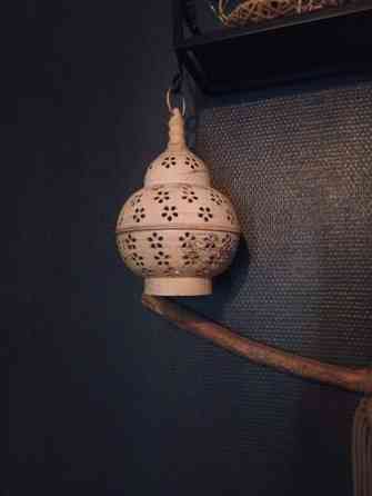 Kaksi itämaista lyhtyä Kaarina