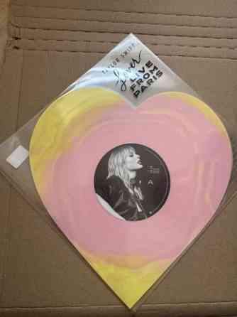 Taylor Swift -Lover live from Paris Salo