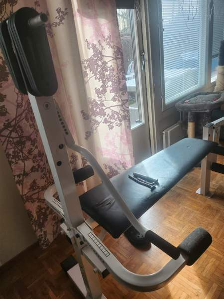 Vähän kikkailua vaativa kuntolaite, vahvat kumilenkit vastuksena. Тампере - изображение 1