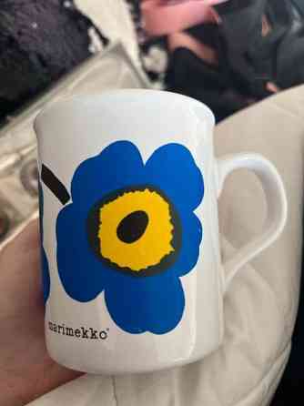 Marimekon kupit ja lautaset Jaervenpaeae