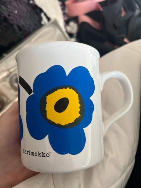 Marimekon kupit ja lautaset Jaervenpaeae - photo 4