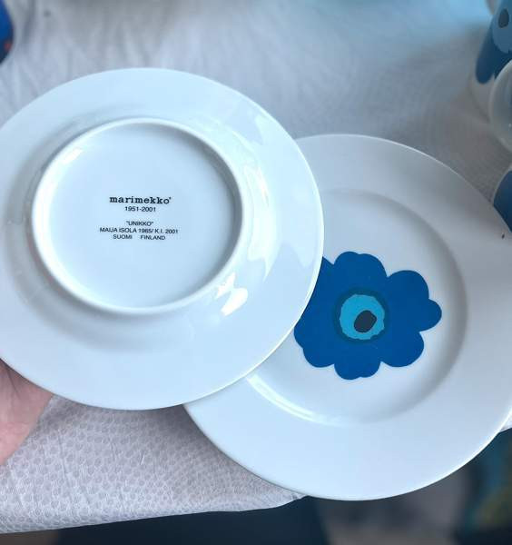 Marimekon kupit ja lautaset Jaervenpaeae - photo 2