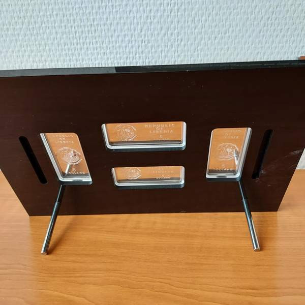 Hopeamerkkia  Tiikerin vuosi 2010 Liberia Taipalsaari - valokuva 3