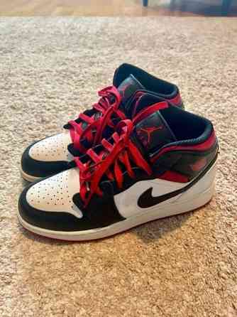 Air Jordan 1 mid Oulu