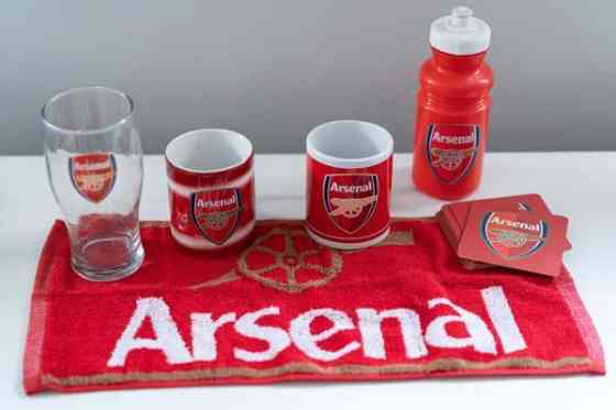 Arsenal mukit, tuoppi, pyyhe, lasinaluset, juomapullo Helsinki
