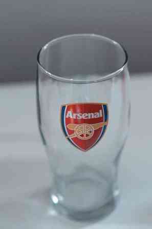 Arsenal mukit, tuoppi, pyyhe, lasinaluset, juomapullo Helsinki