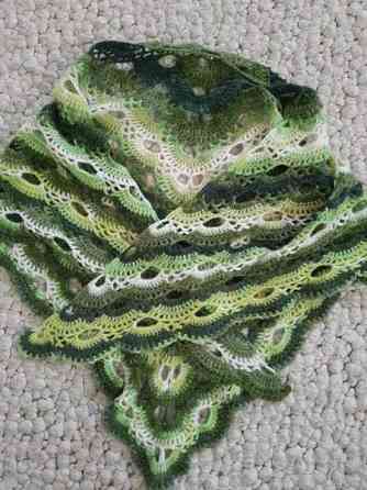 Vihreän sävyinen neule hartiahuivi Jyvaeskylae