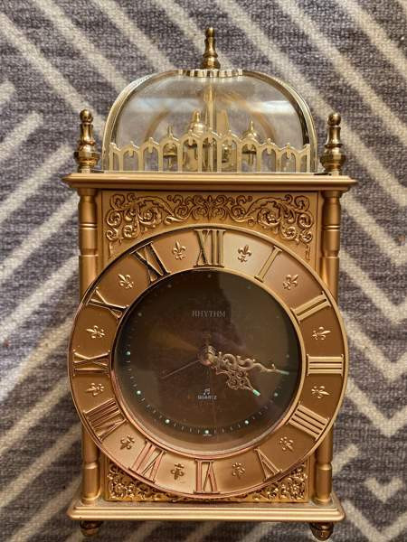 Sisustus Kello Kullanvärinen.mitat:13x14x28cm Kouvola - valokuva 1