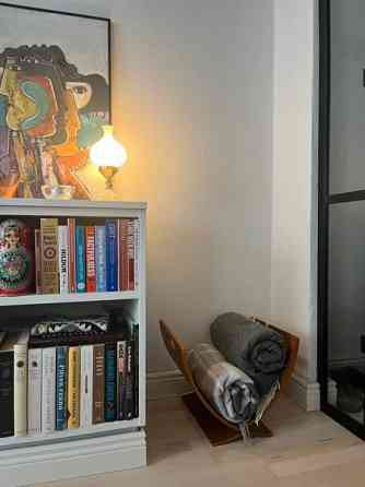 Vanha puinen lehtiteline Helsinki