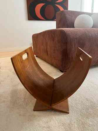 Vanha puinen lehtiteline Helsinki