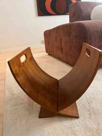 Vanha puinen lehtiteline Helsinki