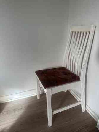 Neljä tuolia Helsinki