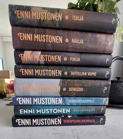 Mustosen kirjoja Kaarina